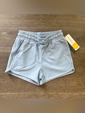 We Wander VersaMove Performance Pique Dolphin Short - Size Small (6-7) NEW!
